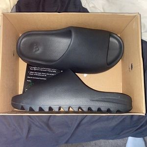 BRAND NEW YEEZY SLIDE ONYX BLACK SIZE 11